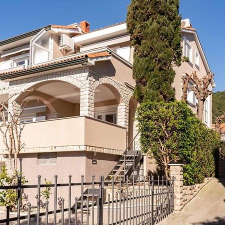 Apartments Casa Barbara Rab Town Bagian luar foto